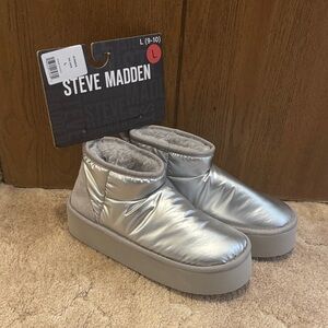 Steve Madden Metallic Silver Ankle Boots Size: 9-10